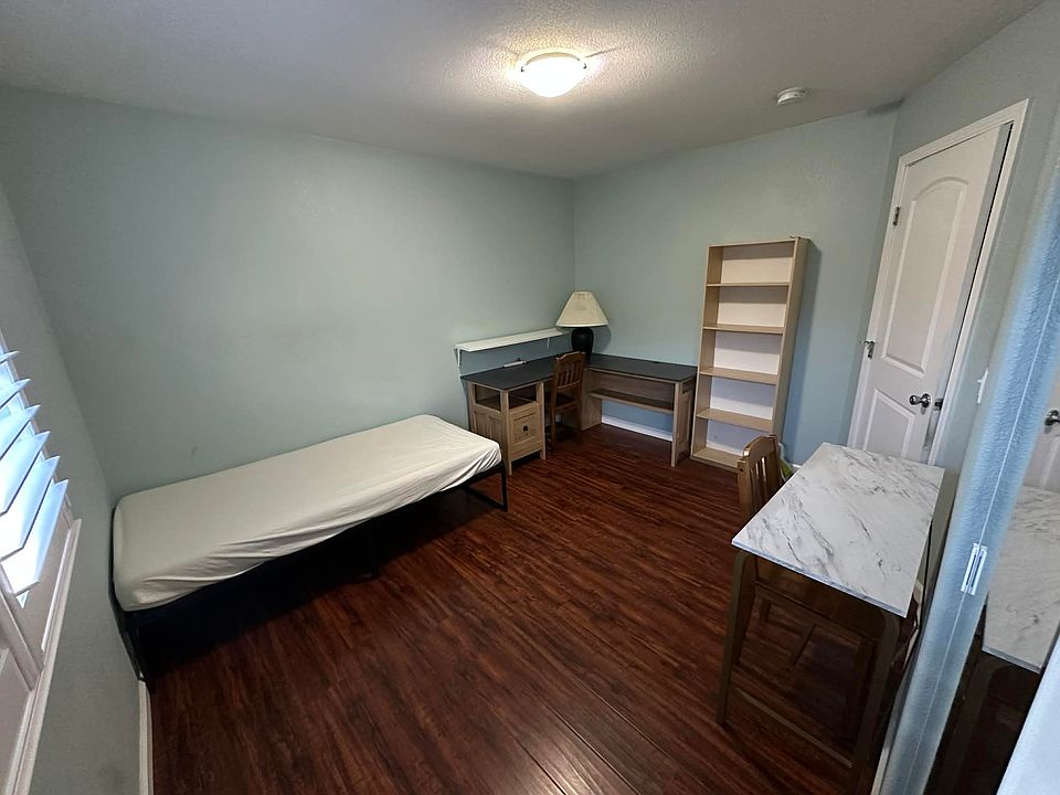 1st image of 935 Tomlinson Ln