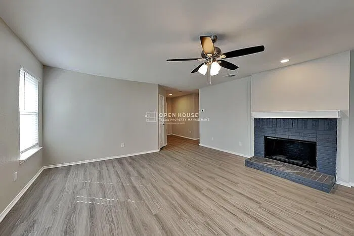 3 bed, 2.0 bath, 1673 sqft, $2,100 — Photo 3