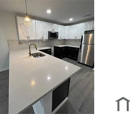 2nd image of 511 Corinthian Ave #1