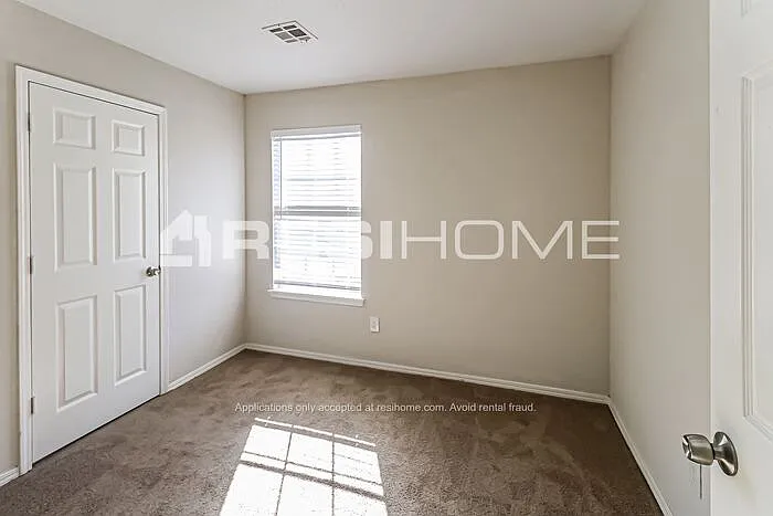 3037 Pinecrest St — Photo 11