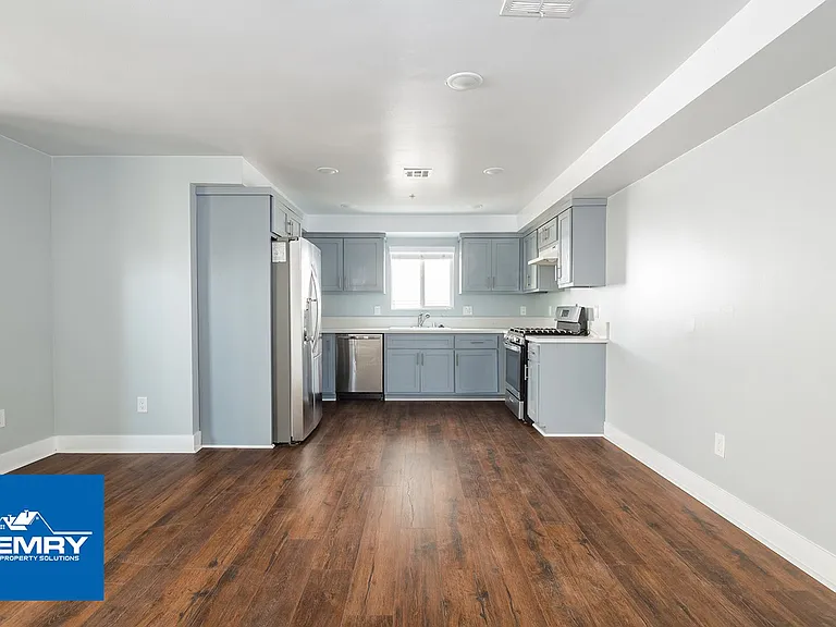 814 N Wilmington Blvd — Photo 3