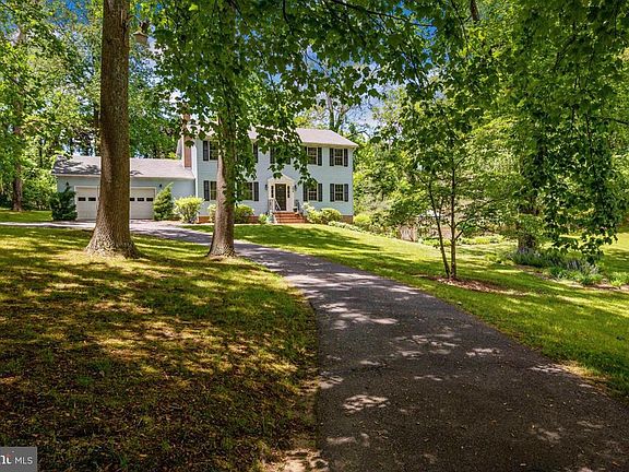 2nd image of 1372 Little Joyce Ln