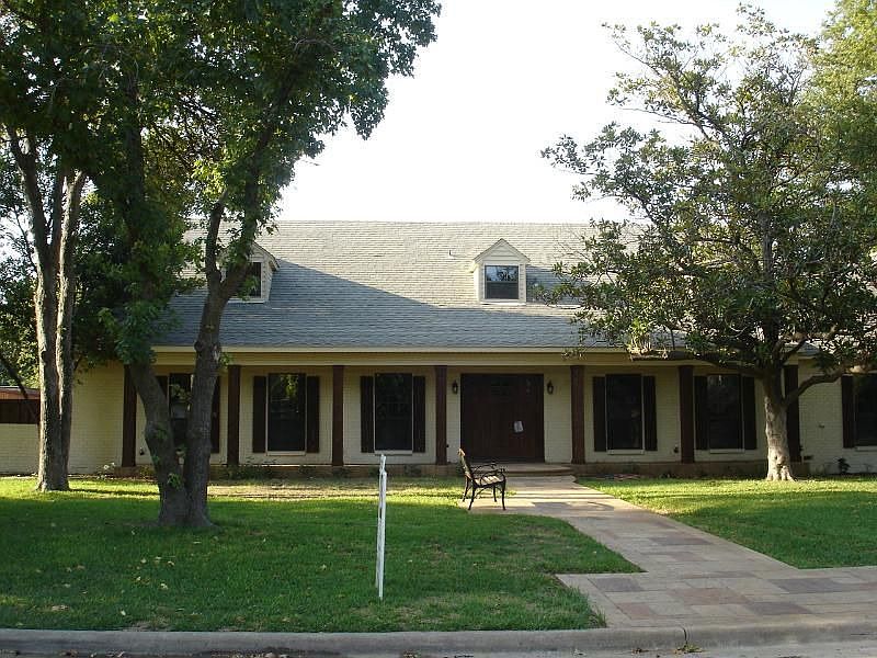 2nd image of 4440 Mendenhall Dr