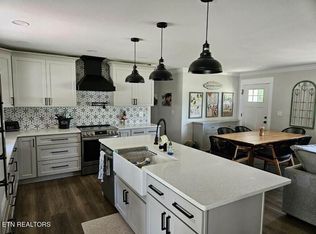 2011 Hines Valley Rd, Lenoir City, TN 37771