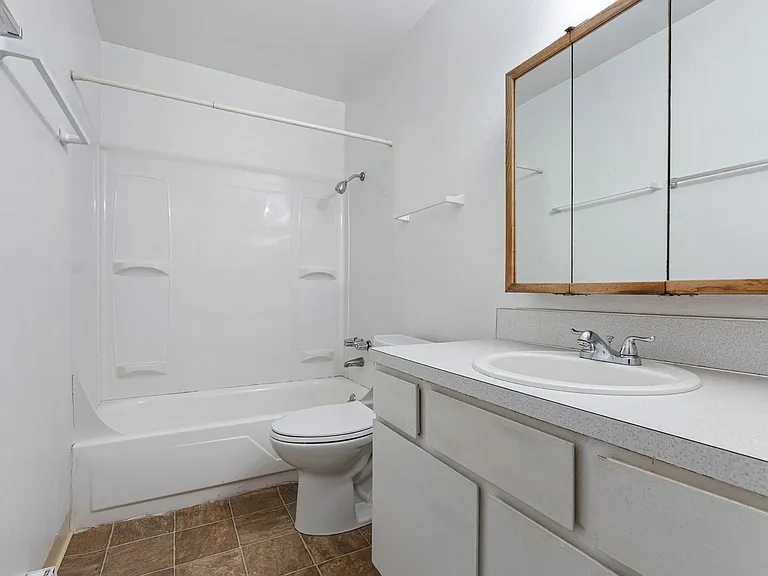 Sandy Terrace Apartments — Photo 8