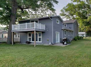 5901 E Pickwick Rd, Syracuse, IN 46567