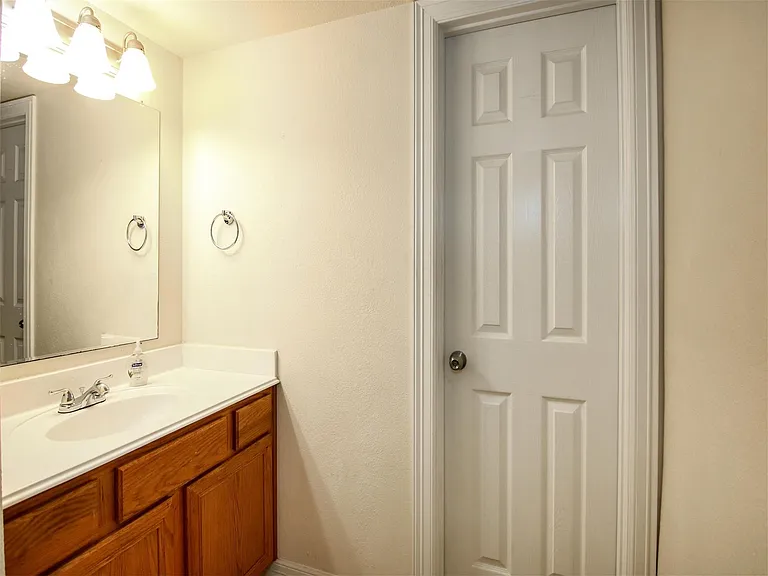 2915 Paige St — Photo 21