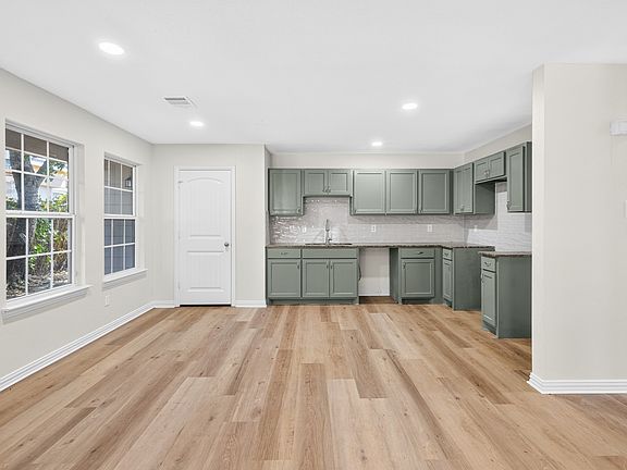5th image of 4920 Peachtree Rd