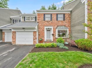 112 Tunxis Vlg #112, Farmington, CT 06032