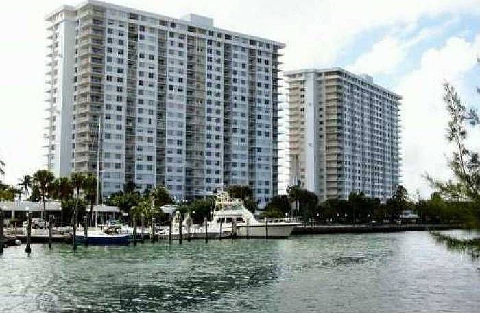 1st image of 300 Bayview Dr APT 1015