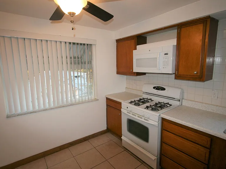 211 W Cherryhill St #2 — Photo 3
