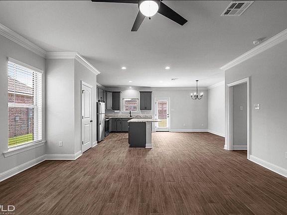3rd image of 741 Crozier Dr