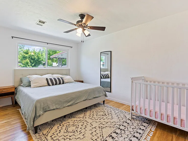 1580 Jeffries Ave — Photo 16