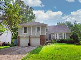 9035 Greenway Ln, Lenexa, KS 66215