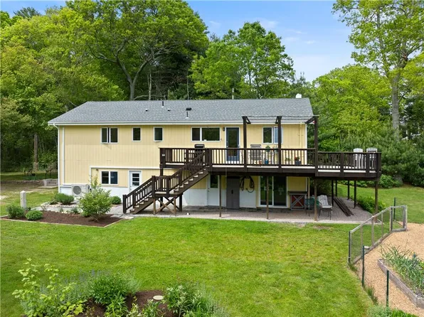 106 Lauri Dr, Charlestown, RI 02813