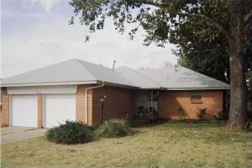 1st image of 323 W Willow Pl