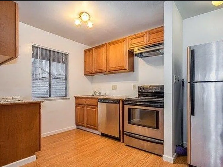 101 Kinross Dr #4 — Photo 9