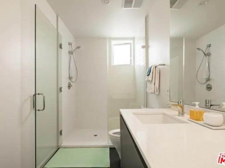 1038 S Mariposa Ave #101 — Photo 7