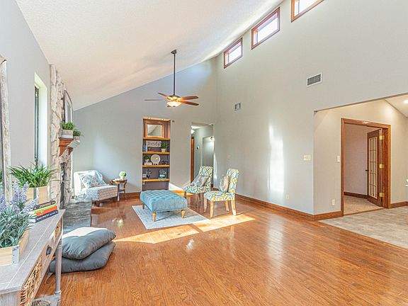 4th image of 113 Canyon Dr