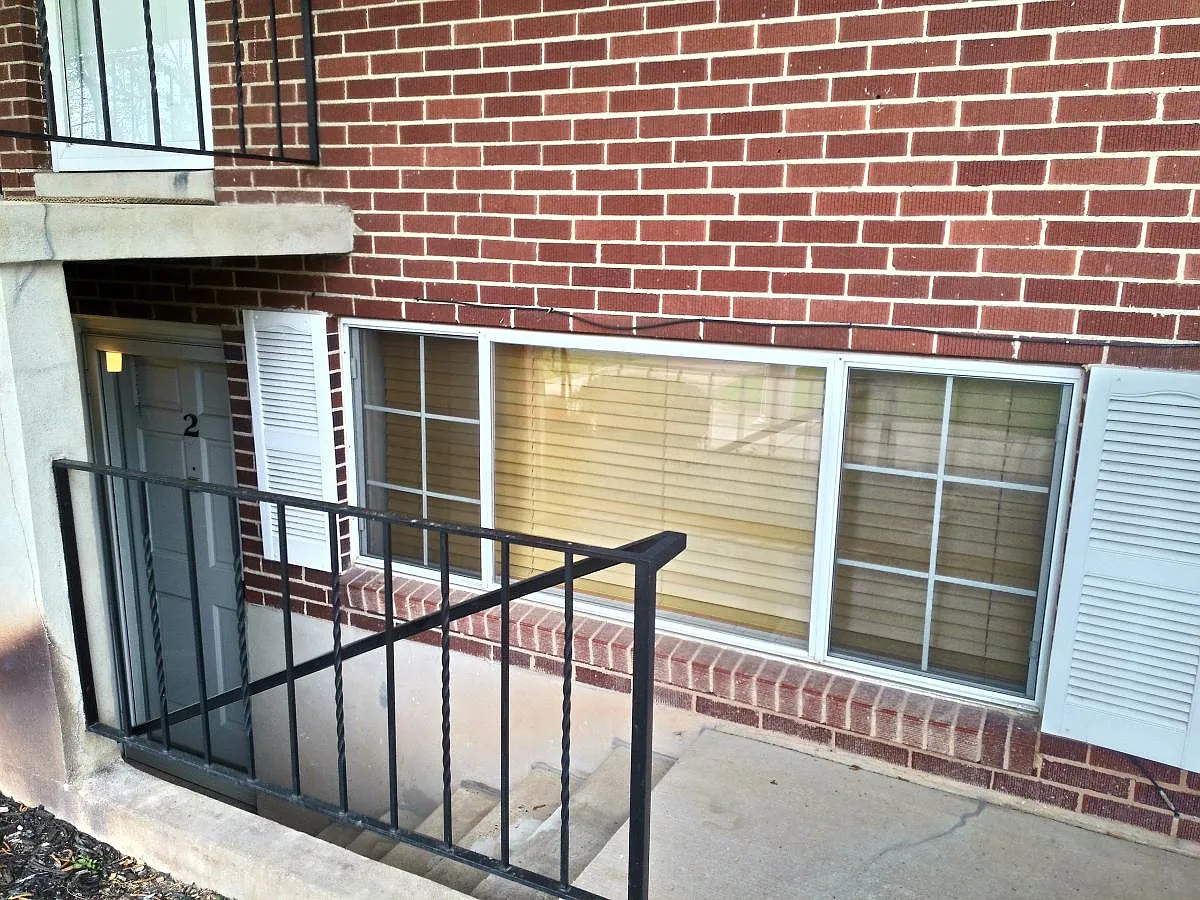 2 bed, 1085 sqft, $1,300 — Photo 2