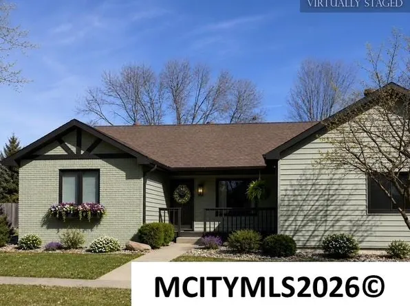 2166 Springview Dr, Mason City, IA 50401
