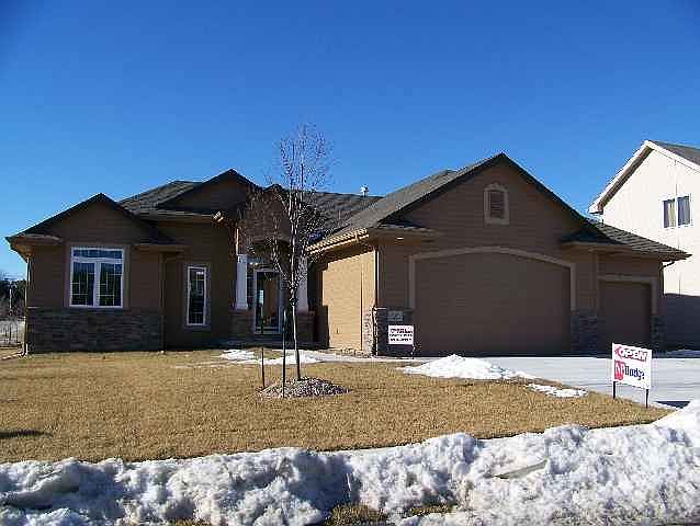 1st image of 830 S 190th Ave