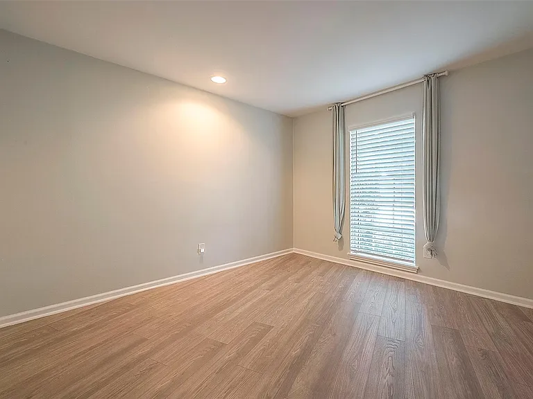 7810 Locke Ln — Photo 17