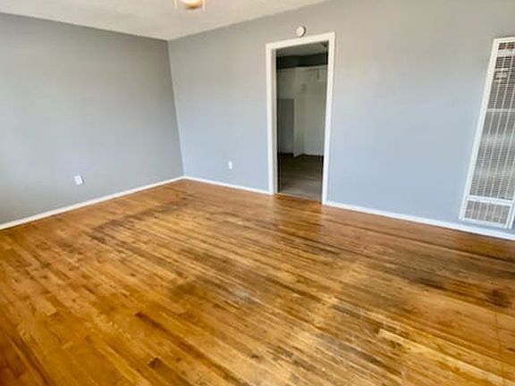 3rd image of 5423 Avenue D