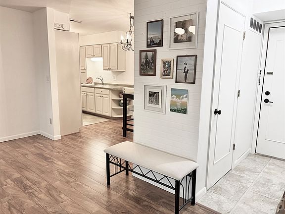 4th image of 1900 50th St APT 9