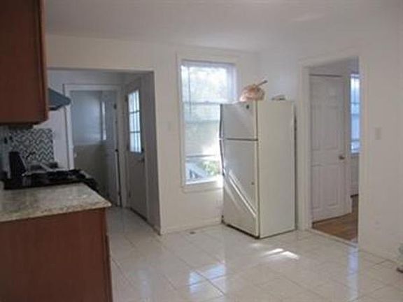 5th image of 215 Highland Ave #215