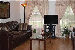 4th image of 1502 Rush Ave