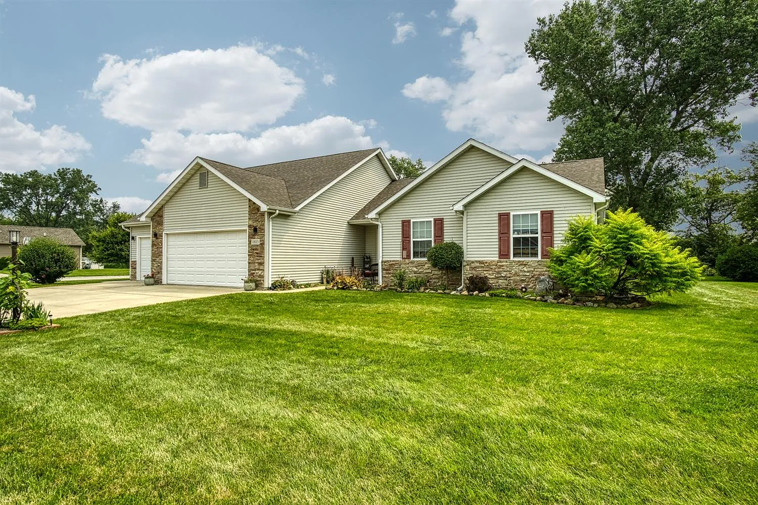 1805 Forsythia St SE photo 1