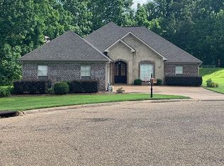 136 Twin Oaks Dr, Brandon, MS 39047