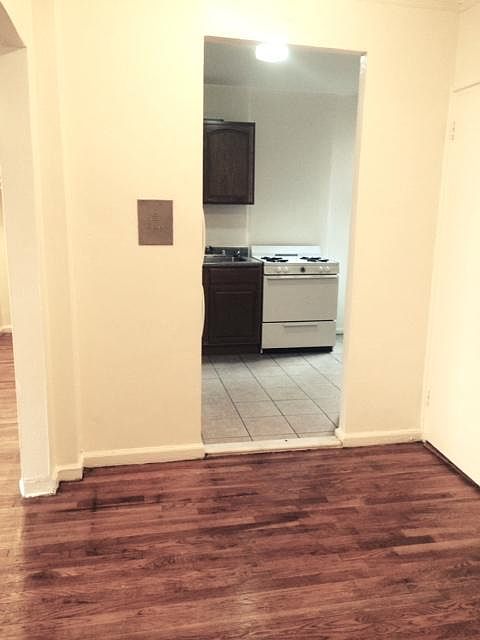 2nd image of 2076 Matthews Ave #1