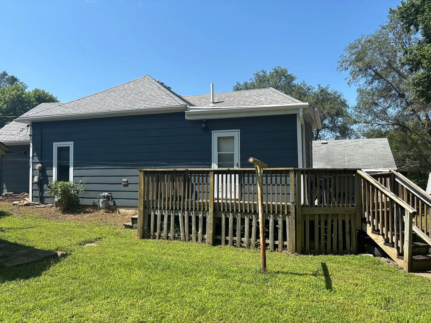 1 Bedroom 1 Bathroom / 3305 5th St, Sioux City — Photo 3