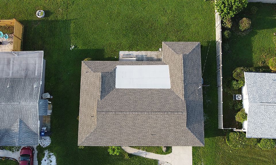 2nd image of 559 Oxford Dr