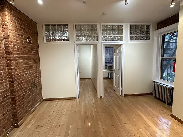 380 3rd Ave #2C — Photo 2