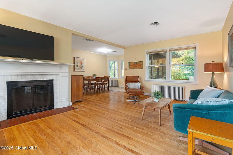3rd image of 27 Groesbeck Place