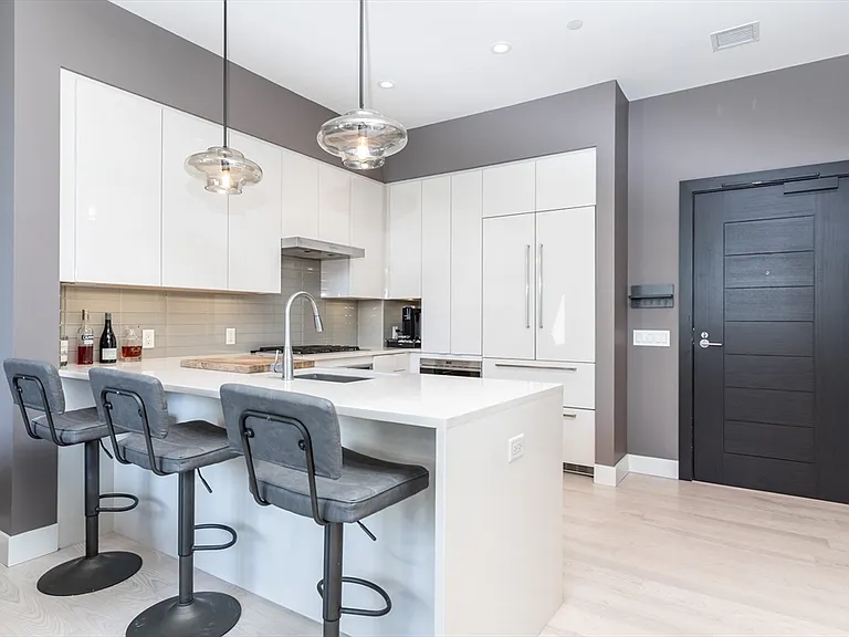 32 Traveler St #Penthouse 8 — Photo 10