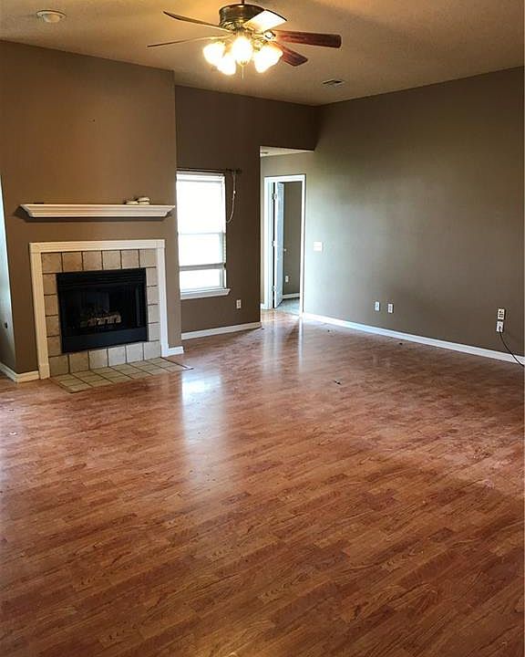 2nd image of 810 Andrew Pl