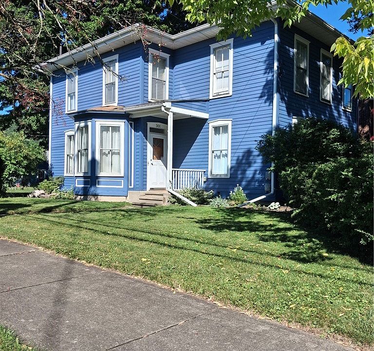 1st image of 301 E 1st St