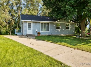 217 Lincoln Ct NE, Rockford, MI 49341