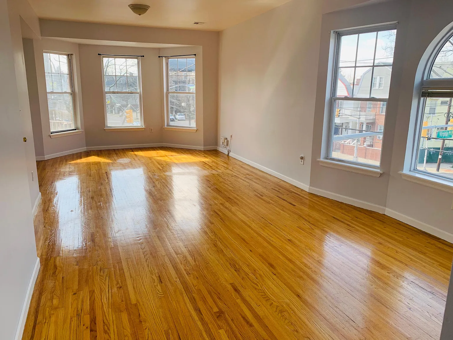 2 bed, 1.5 bath, 1000 sqft, $2,095 — Photo 1