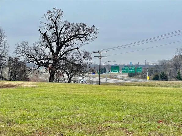 E Park Ave, Kansas City, MO 64119