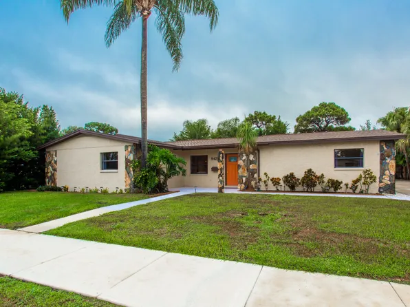 8425 Jacaranda Ave, Seminole, FL 33777