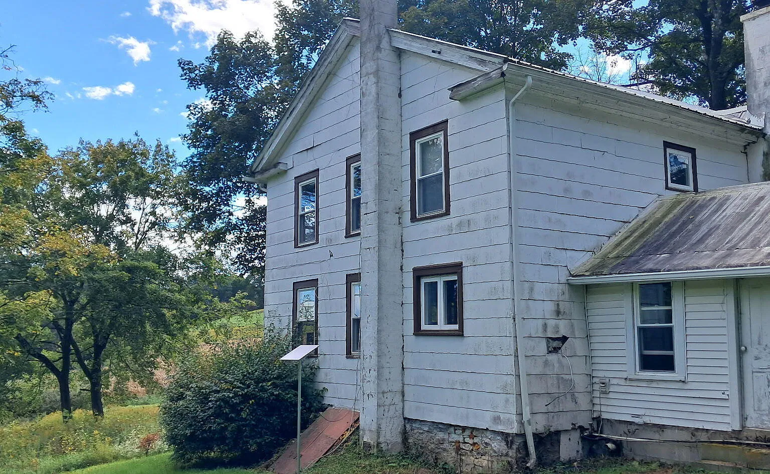 3 bed, 1.0 bath, 1000 sqft, $1,200 — Photo 1