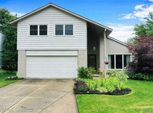 24693 Apple Crest Dr, Novi, MI 48375