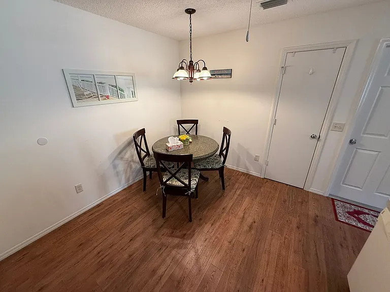1725 Simpsonville Ln — Photo 13