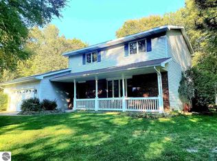 2293 Whitetail Dr, Cadillac, MI 49601