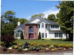 16 New Mill Rd, Smithtown, NY 11787